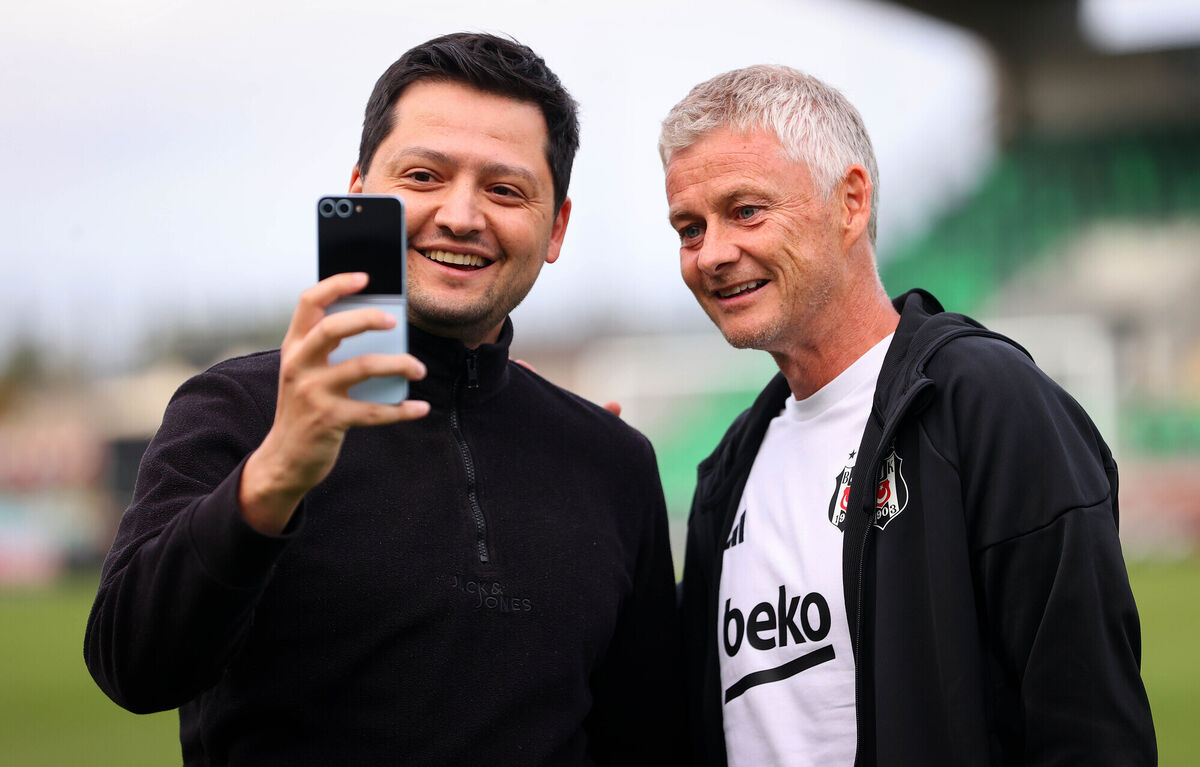 Solskjær takes a selfie with a fan. Picture: Ryan Byrne/Inpho Solskjær takes a selfie with a fan. Picture: Ryan Byrne/Inpho