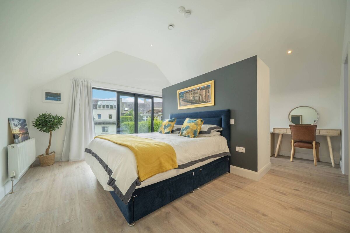 Main bedroom Main bedroom