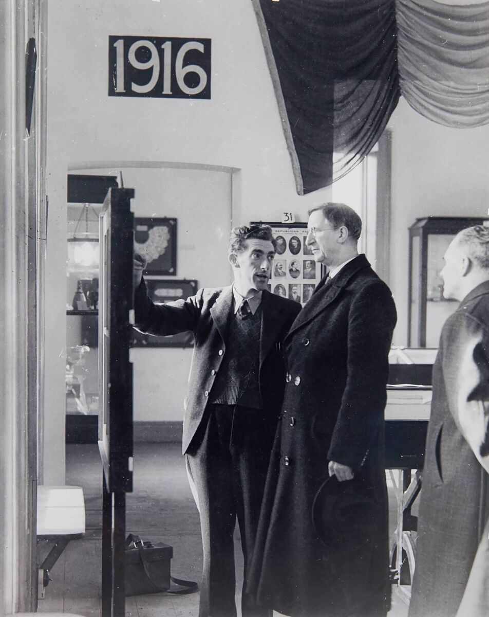 Curator MJ O'Kelly and Taoiseach Eamon de Valera at Cork Public Museum in 1946.