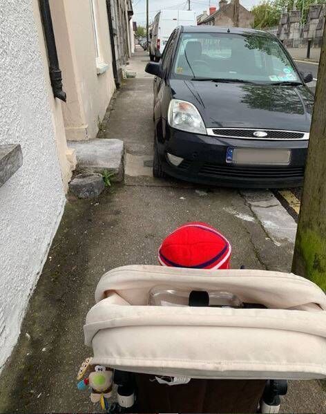 Parking on footpaths typically poses an obstacle and causes issues for vulnerable road users such as wheelchair users or people pushing buggies.