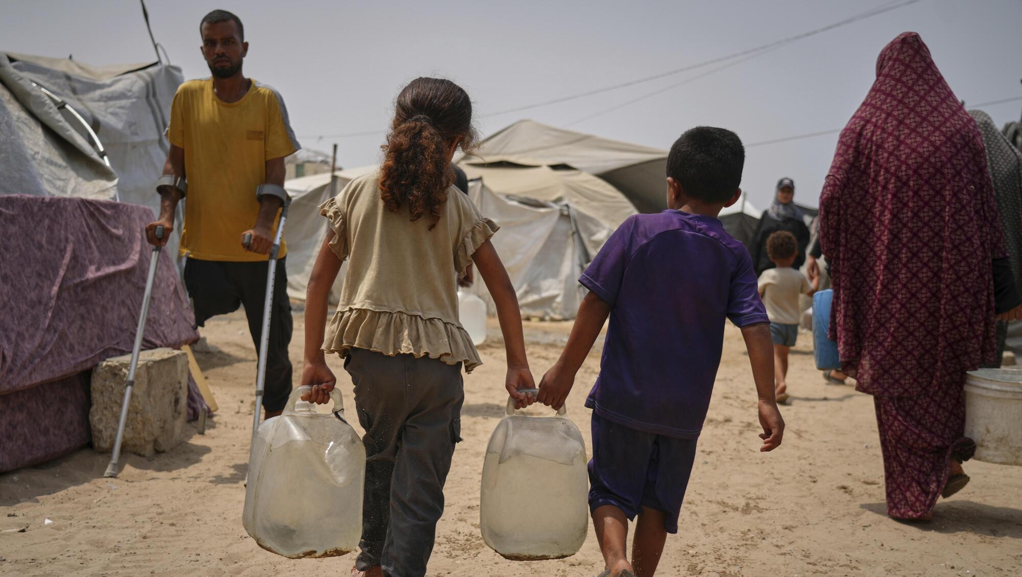 Tánaiste Simon Harris joins international allies urging Israel to lift Gaza aid blocks