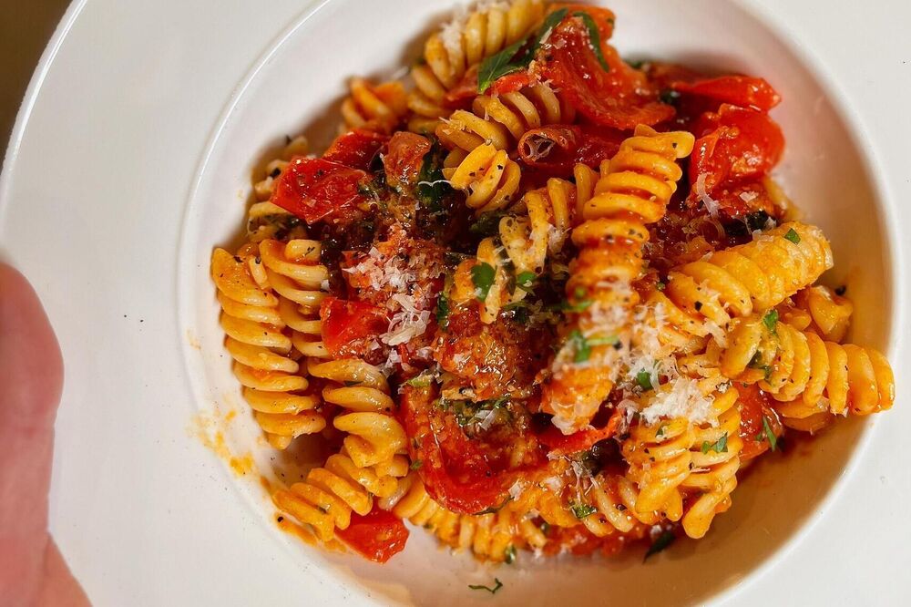 Tomato, Spinach & Basil Fusilli