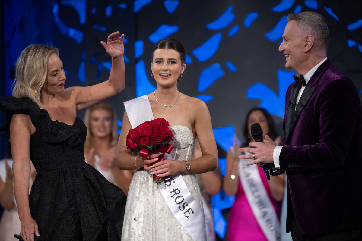 Newly-crowned Rose of Tralee Katelyn Cummins flanked by hosts Kathryn Thomas and Dáithí Ó Sé at Tuesday night's finale of the 2025 contest. Picture: Domnick Walsh