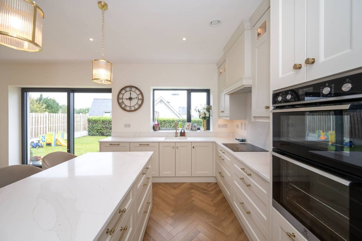 Sliding doors to the rear garden