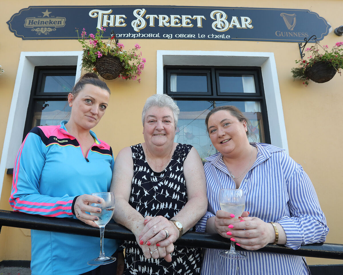 Tracey McCarthy with Ann and Marie Ryan. Tracey McCarthy with Ann and Marie Ryan.
