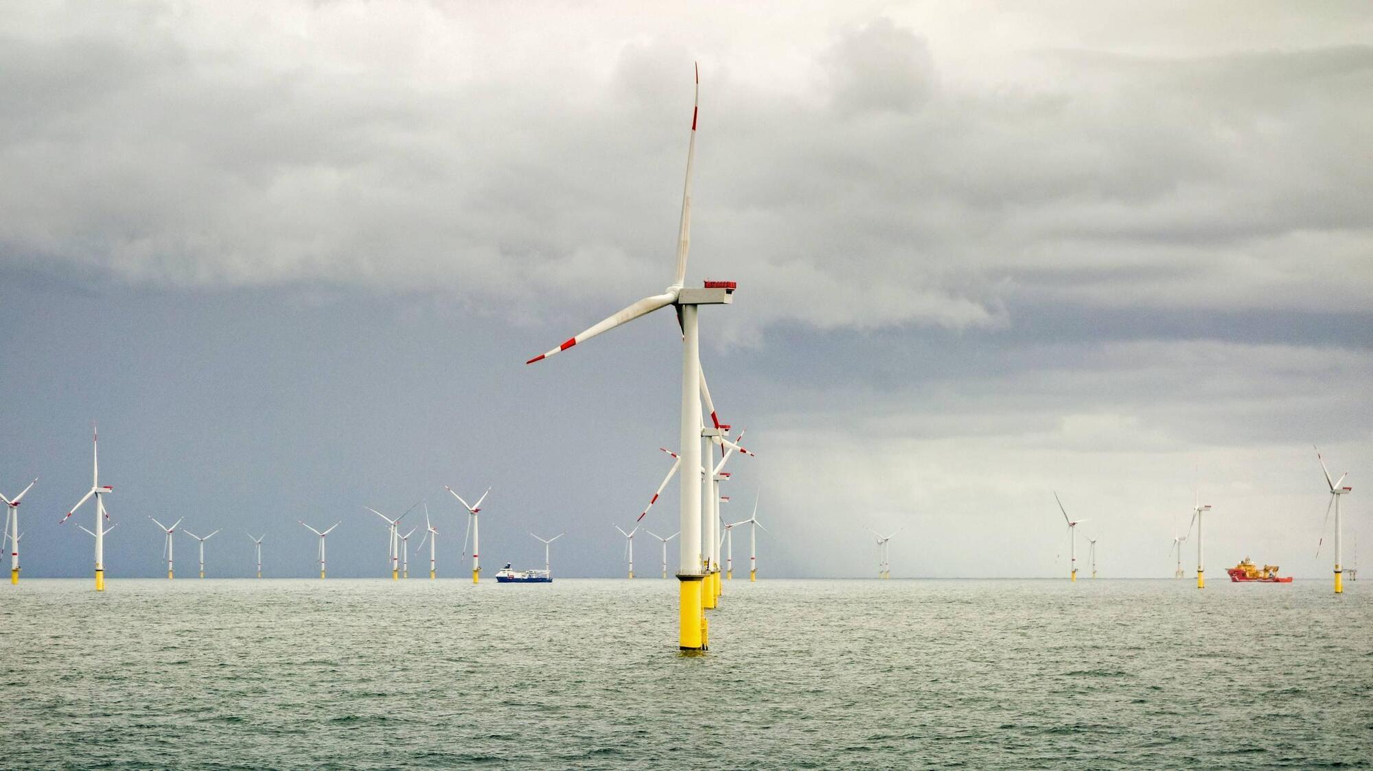 Orsted continues share issue as it looks to salvage €3.4bn US wind farm plan