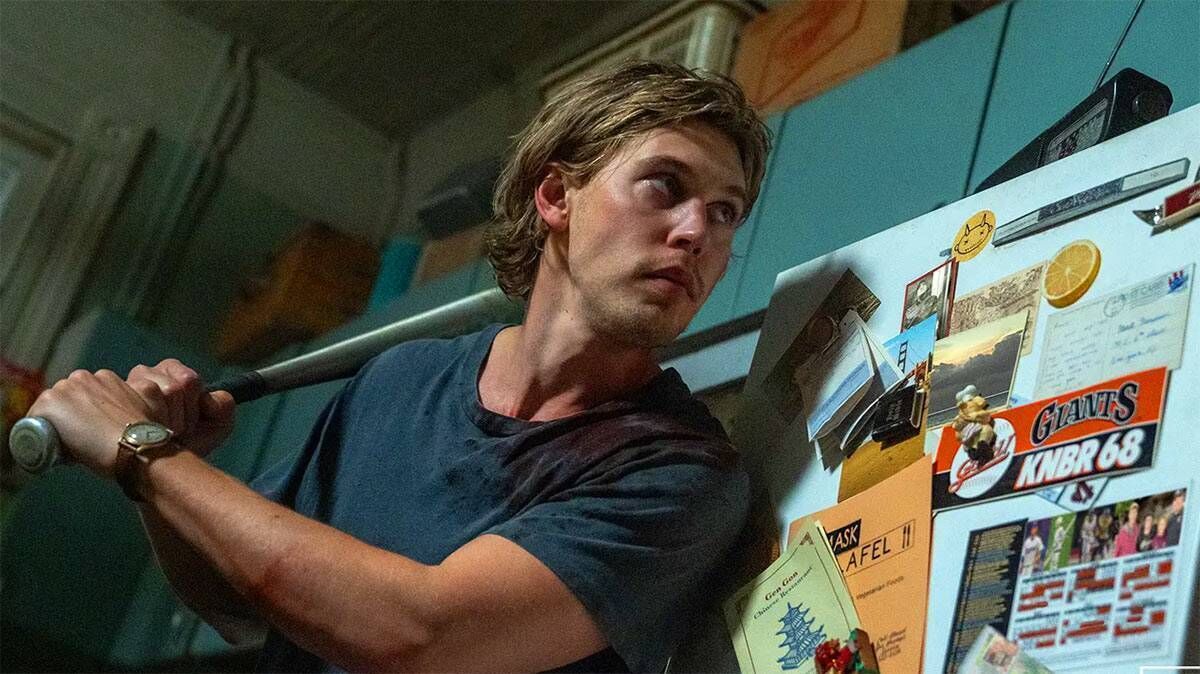 Austin Butler in Caught Stealing