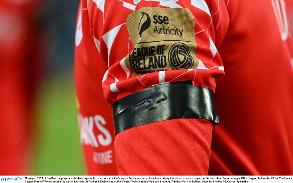 A Shelbourne playerswith black tape on his arm, as a mark of respect for the memory of the late Galway United assistant manager and former Finn Harps manager Ollie Horgan, before the UEFA Conference League Play-off Round second leg match between Linfield and Shelbourne at the Clearer Twist National Football Stadium, Windsor Park in Belfast. Photo by Stephen McCarthy/Sportsfile