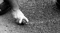 A competitor marks his position 5/8/2000