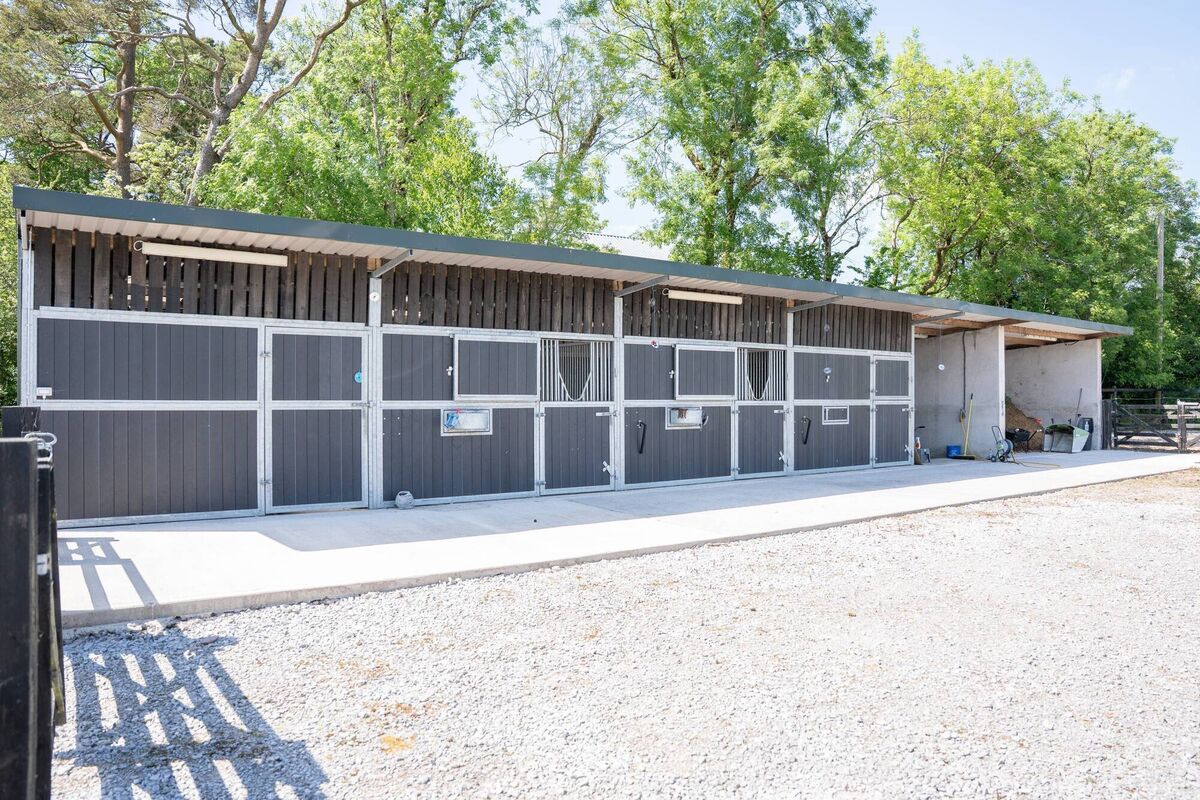 3-4 stables 3-4 stables