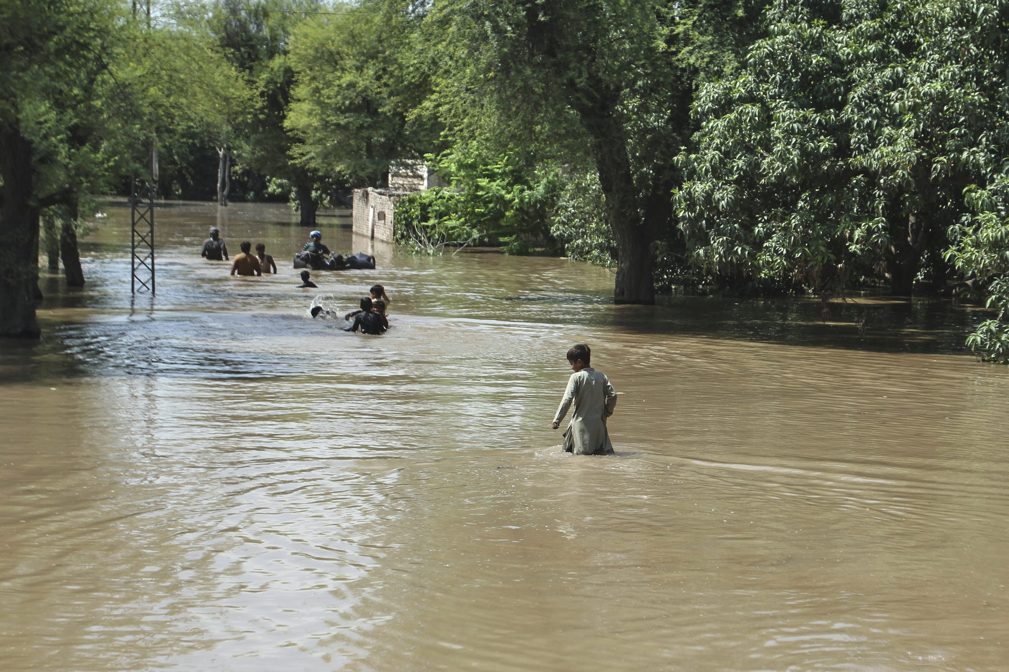 Pakistan’s southern Sindh province evacuates 100,000 people over flooding threat