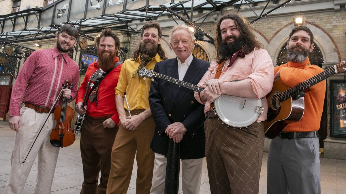 Phil Coulter at the Gaiety Theatre in Dublin with members of the cast of The Dubliners Encore. Picture: Jason Clarke