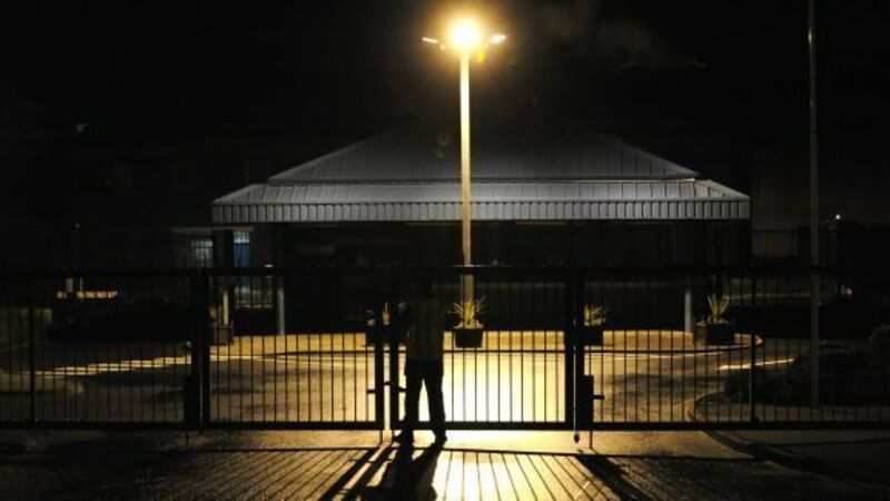 Murderer 'tried to choke Portlaoise Prison guard' Murderer 'tried to choke Portlaoise Prison guard'