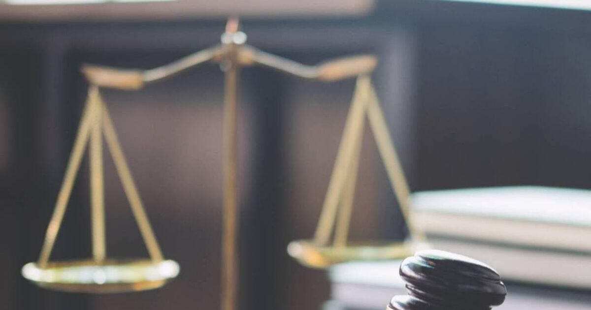 麻薬ギャングの執行者は、保護観察サービスのクライアントを脅かすために会議に悩まされました