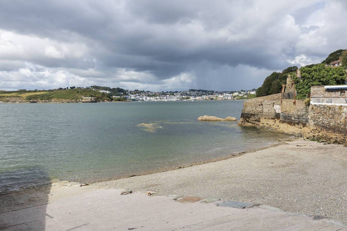 The pier by the Bulman in Summercove The pier by the Bulman in Summercove