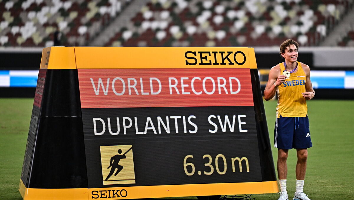 RECORD BREAKER: Armand Duplantis of Sweden celebrates with his gold medal after setting a new World Record of 6.30m. Pic: Sam Barnes/Sportsfile