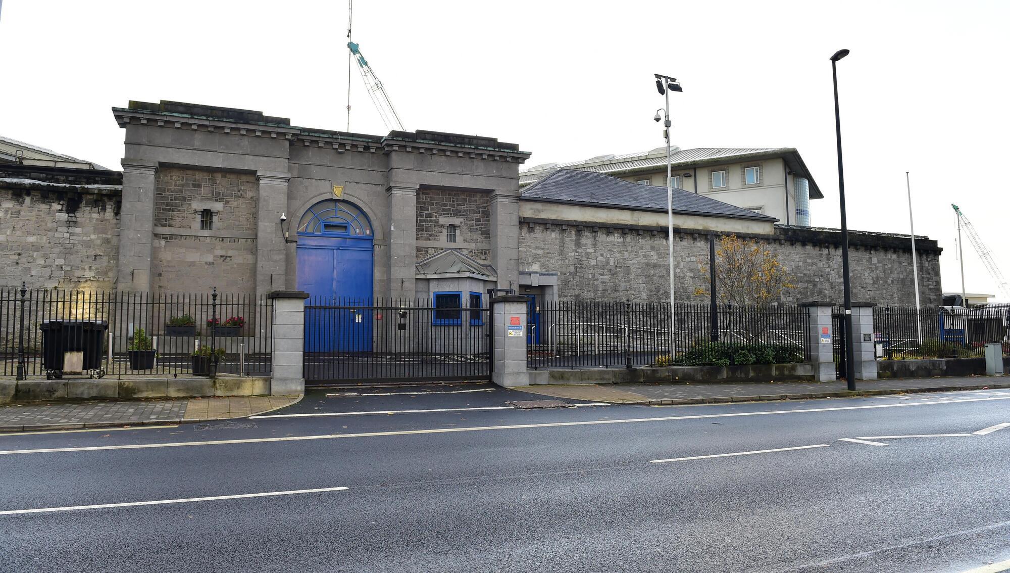 Prison service considering use of body scanners to detect drugs following death of inmate 