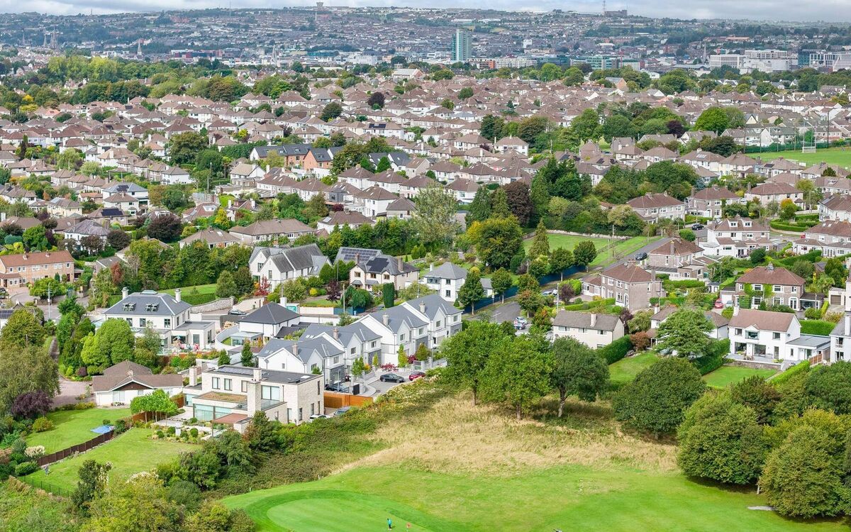 Well Road setting for Greenbanks, with four €1m+homes in a row plus one higher end one-off on the inside by Douglas Estuary Well Road setting for Greenbanks, with four €1m+homes in a row plus one higher end one-off on the inside by Douglas Estuary