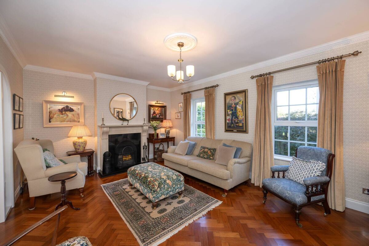 Elegant sitting room Elegant sitting room