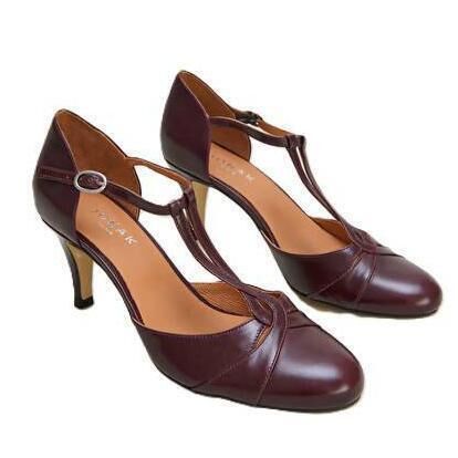 Heeled T-bar shoes, Jonak Paris, €155 Heeled T-bar shoes, Jonak Paris, €155