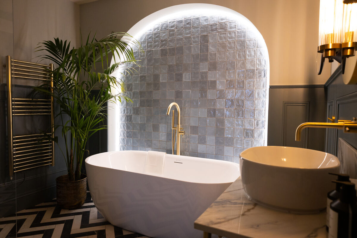 The bathroom at the Hat Maker's luxury retreat room.