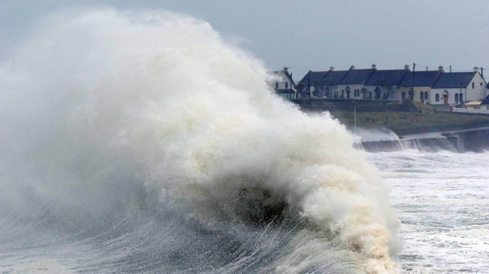Storm Amy: Fresh status orange warning issued with gale force winds to hit Ireland