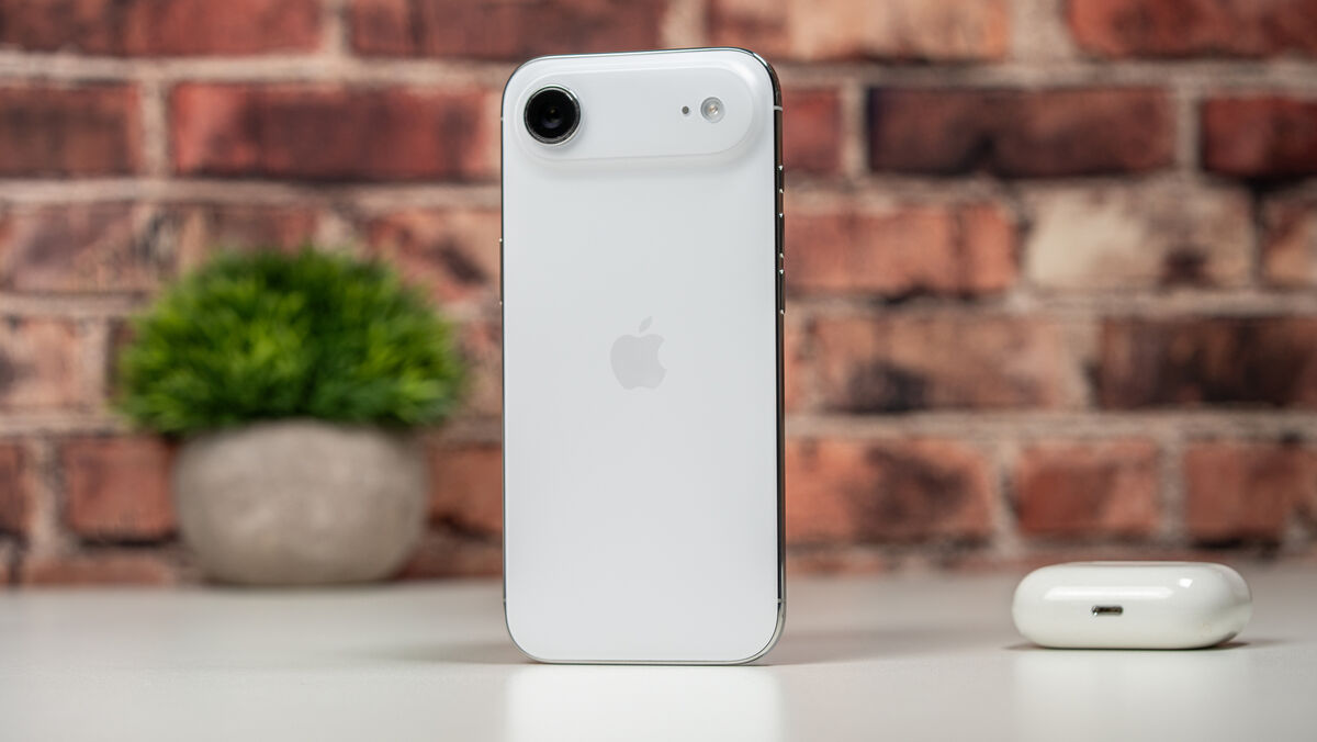 The frosted Ceramic Shield glass back adds grip and elegance while resisting fingerprints and scratches brilliantly. Picture: Noel Campion.