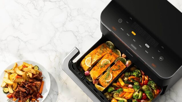 <p>Cosori Dual Blaze TwinFry 10L Air Fryer.</p>