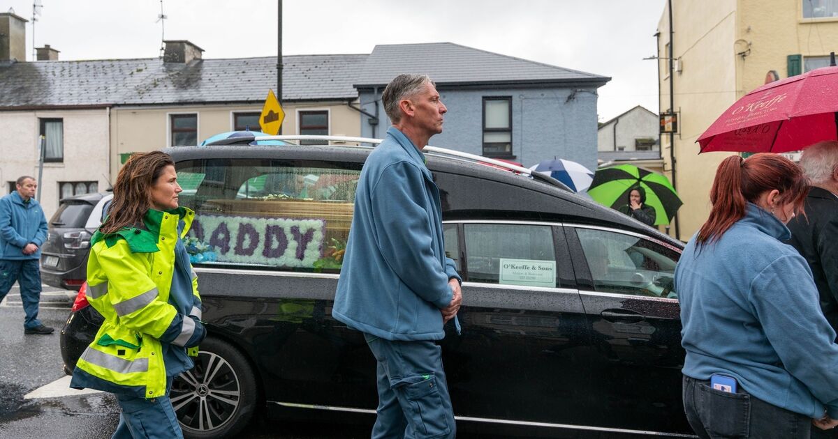 Hommage émouvant de son fils aux funérailles du facteur assassiné de Cork, Barry Daly