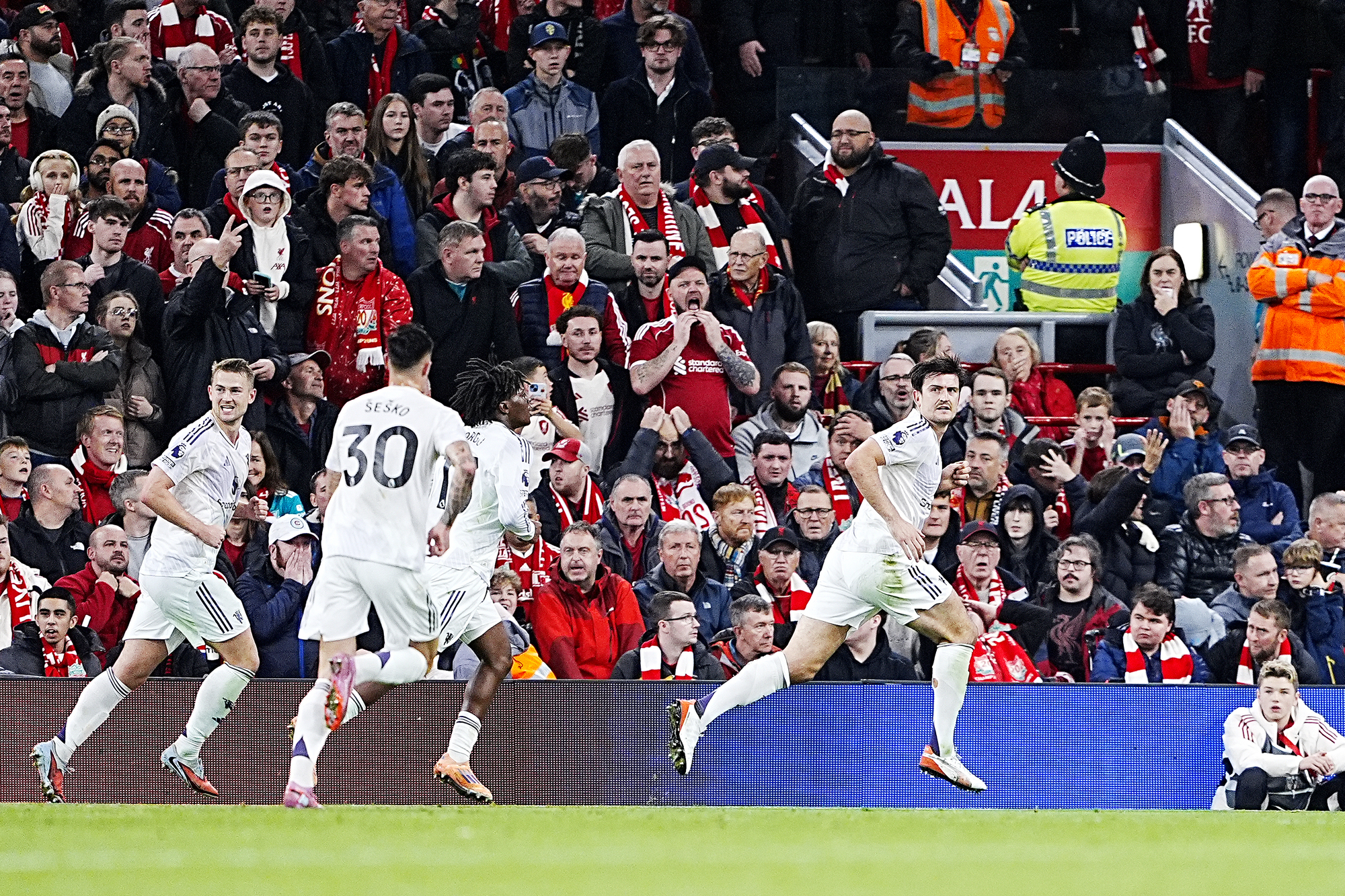 Harry Maguire Heads Man Utd Winner At Anfield Over Misfiring Liverpool