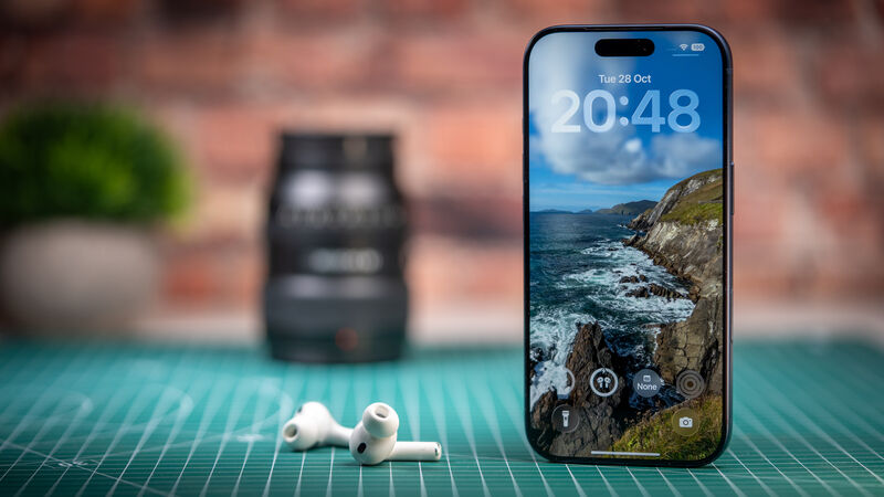 The 6.3-inch Super Retina XDR OLED display now peaks at a dazzling 3,000 nits. Picture: Noel Campion. The 6.3-inch Super Retina XDR OLED display now peaks at a dazzling 3,000 nits. Picture: Noel Campion.