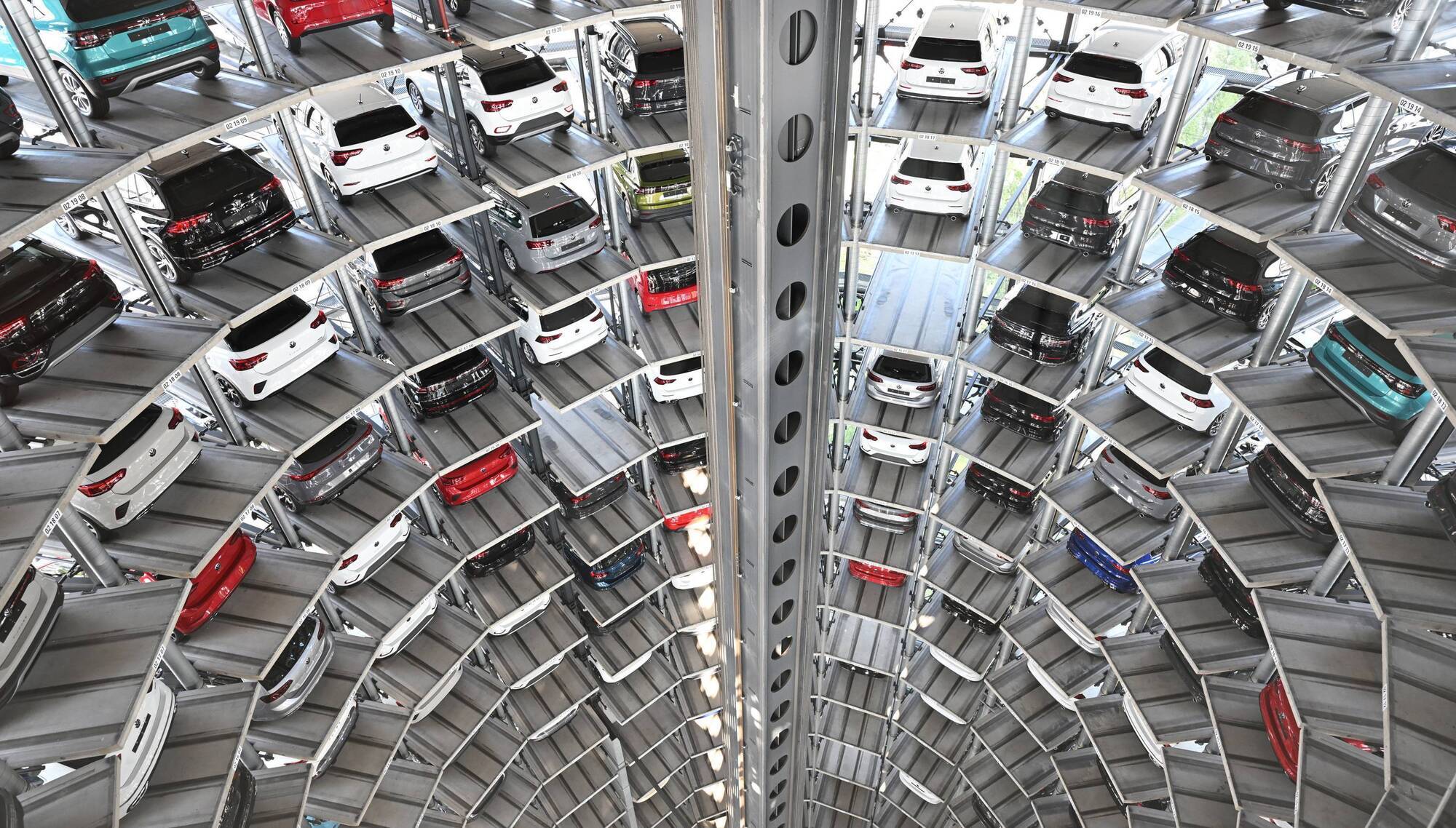 EU carmakers ‘days away’ from factories halting work in chip war with China