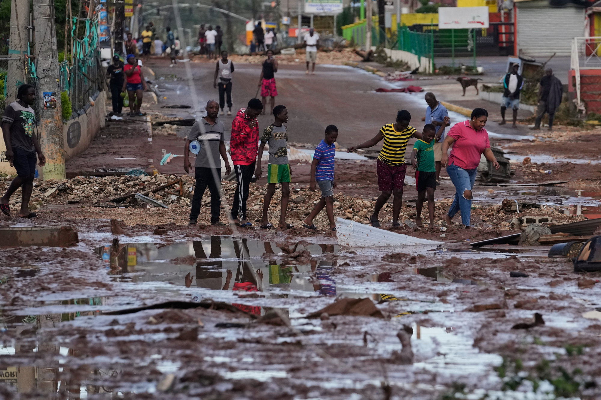 Hurricane Melissa leaves 25 dead in Haiti and causes damage in Jamaica and Cuba