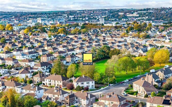 No 22 South Lodge is on a corner site near a two acre green No 22 South Lodge is on a corner site near a two acre green