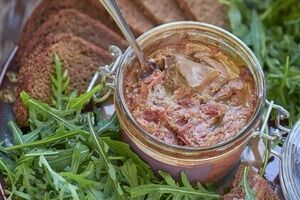 Potted Thai basil pork with chilli-strawberry relish