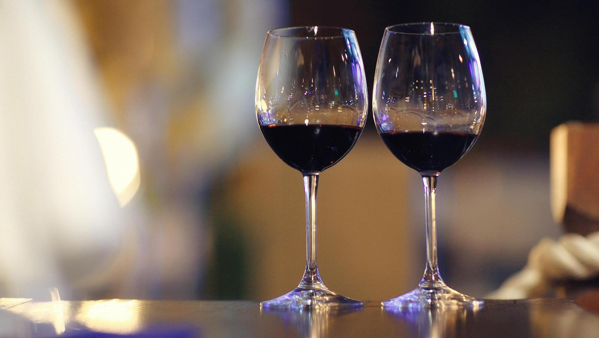 Spending in bars and restaurants falls significantly in September