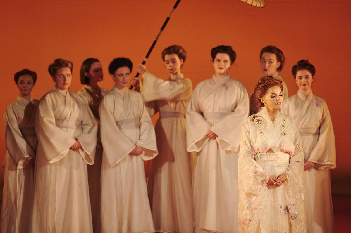 Celine Byrne (Madama Butterfly) front right the chorus in Madama Butterfly at the BGE Theatre, Dublin. Picture: Ros Kavanagh Celine Byrne (Madama Butterfly) front right the chorus in Madama Butterfly at the BGE Theatre, Dublin. Picture: Ros Kavanagh