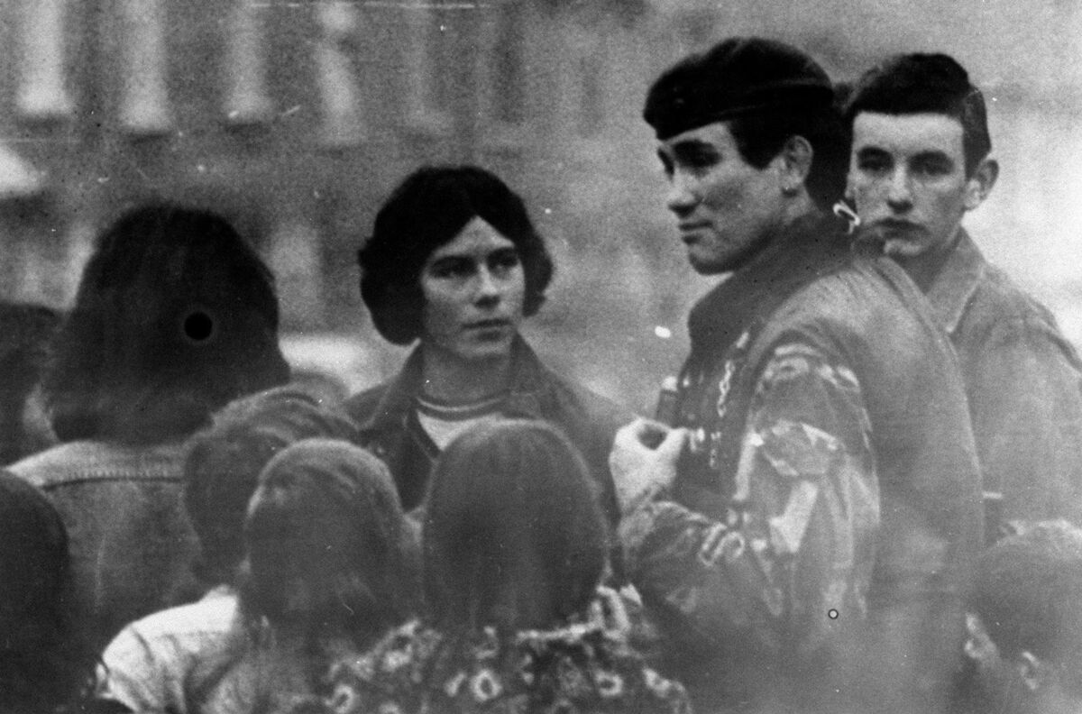 Grenadier Guards captain Robert Nairac talking to children in the Ardoyne area of Belfast in 1977. Picture: PA Wire