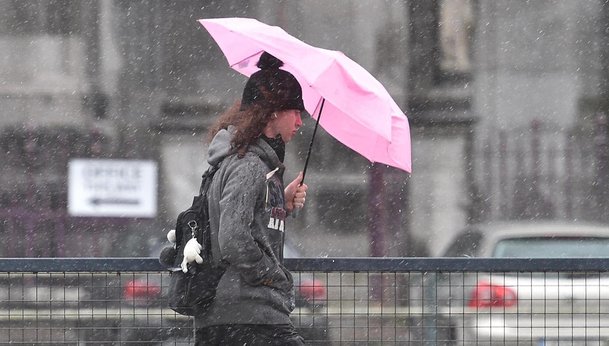 Heavy rain due in Cork and Kerry as Met Éireann issues two status yellow warnings
