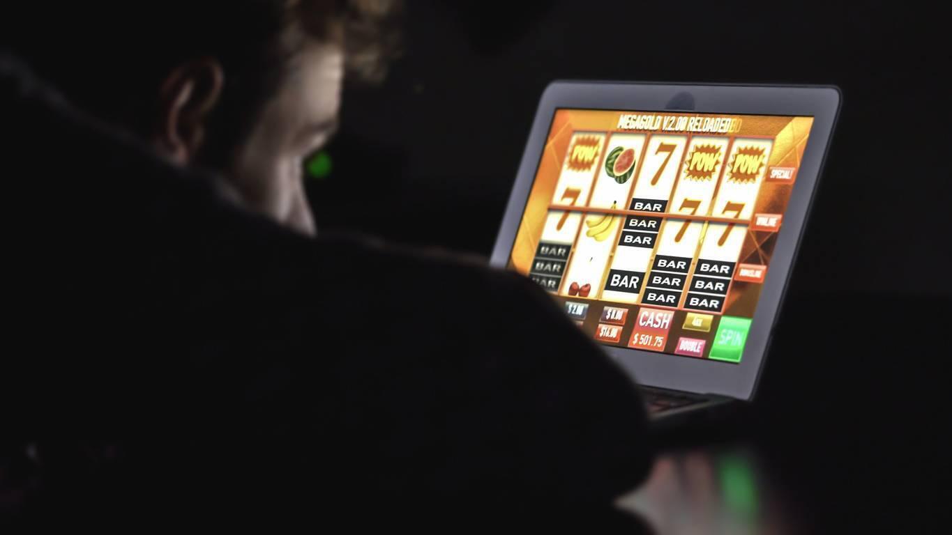 One in 10 online gamblers have four or more accounts and 10% bet while at work, research shows