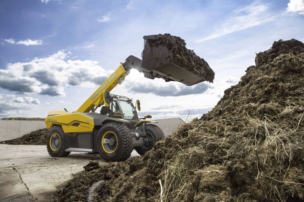 The New Holland hybrid telehandler operates fully electrically for up to four hours on medium-heavy tasks. The New Holland hybrid telehandler operates fully electrically for up to four hours on medium-heavy tasks.