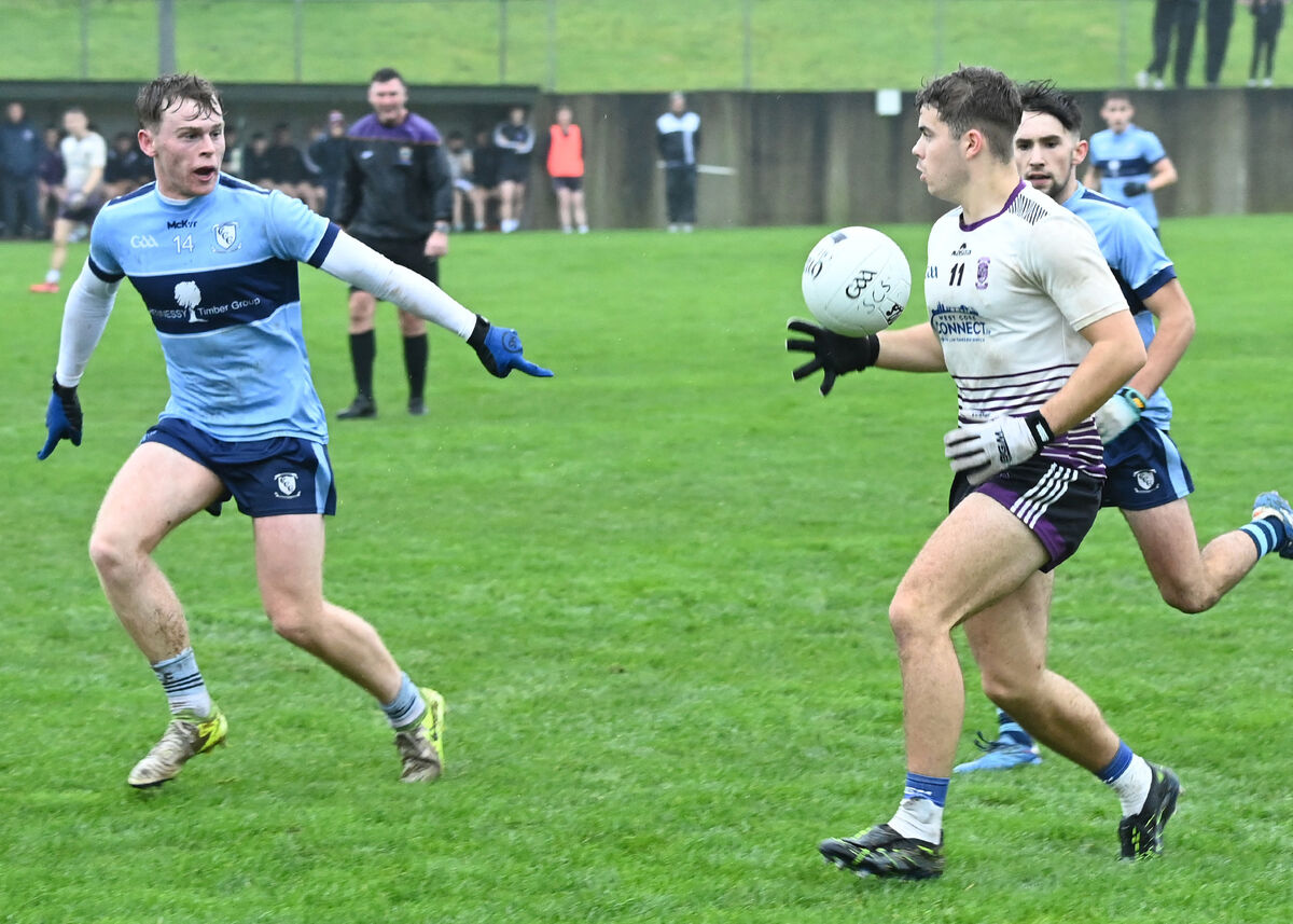 Skibbereen's Danny O'Donovan looking at options as Conrad Murphy provides an obstacle. Pic: Martin Walsh. Skibbereen's Danny O'Donovan looking at options as Conrad Murphy provides an obstacle. Pic: Martin Walsh.