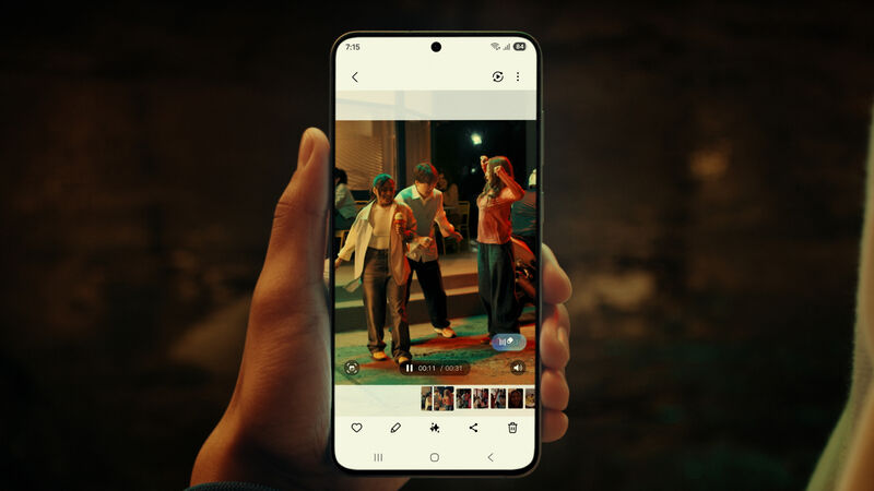 Running Samsung's latest One UI 8 software, the phone combines Android 16 with advanced AI tools and seven years of update support. Picture: Samsung.
