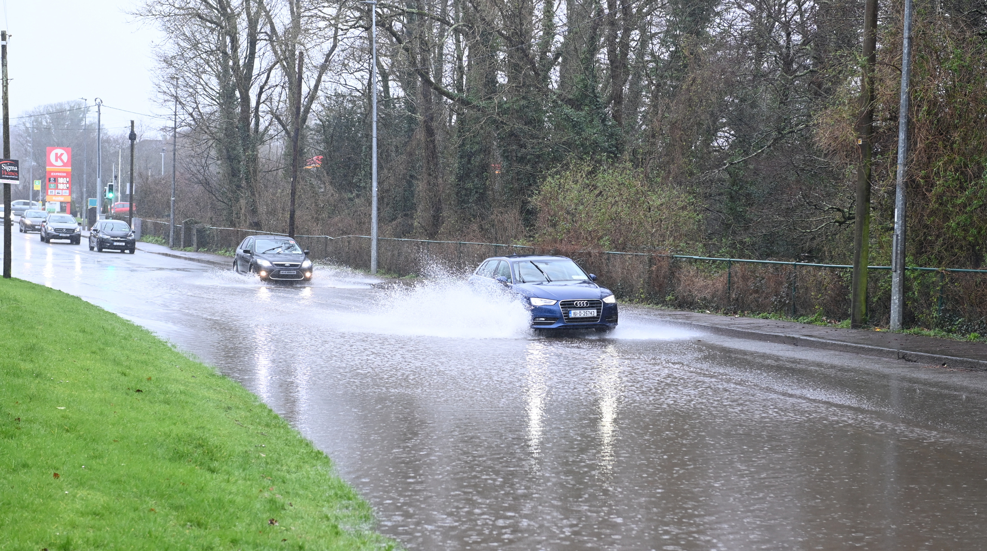 More rain due as Met Éireann issues multiple status orange and yellow warnings 