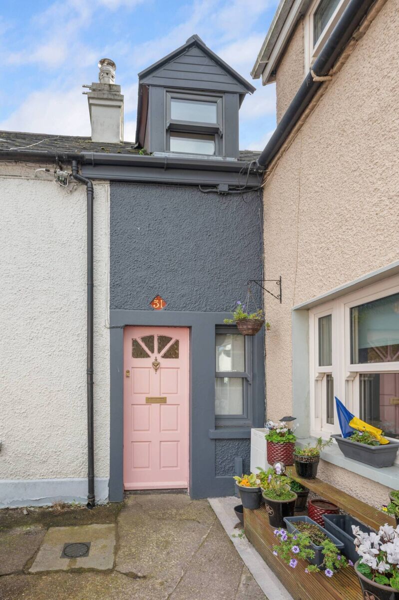 Deceptive facade at No 31 Deceptive facade at No 31