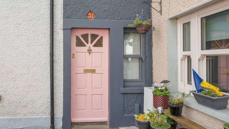 Tiny 5ft wide front-of-house is just tip of the iceberg at €295k Cork City home 