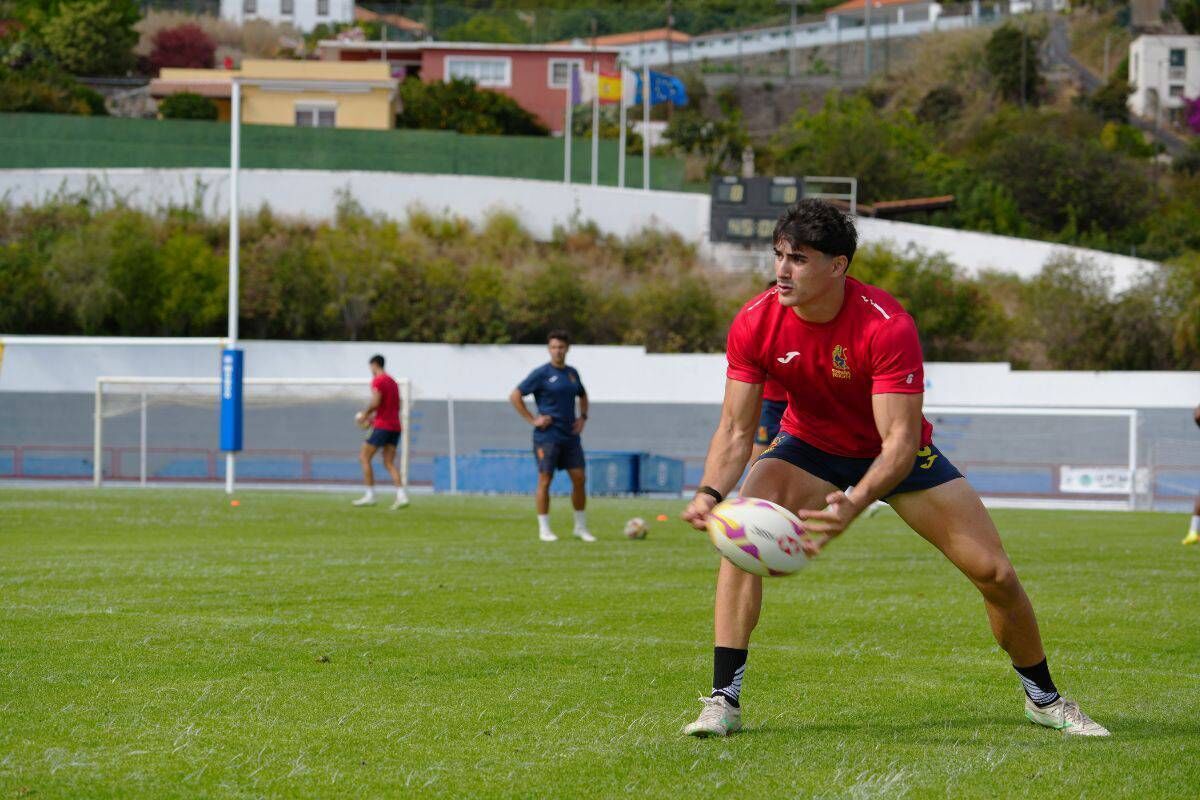 In the Canary Islands, Spanish players run on natural grass and finish the day with sunlight still high over the horizon. In the Canary Islands, Spanish players run on natural grass and finish the day with sunlight still high over the horizon.