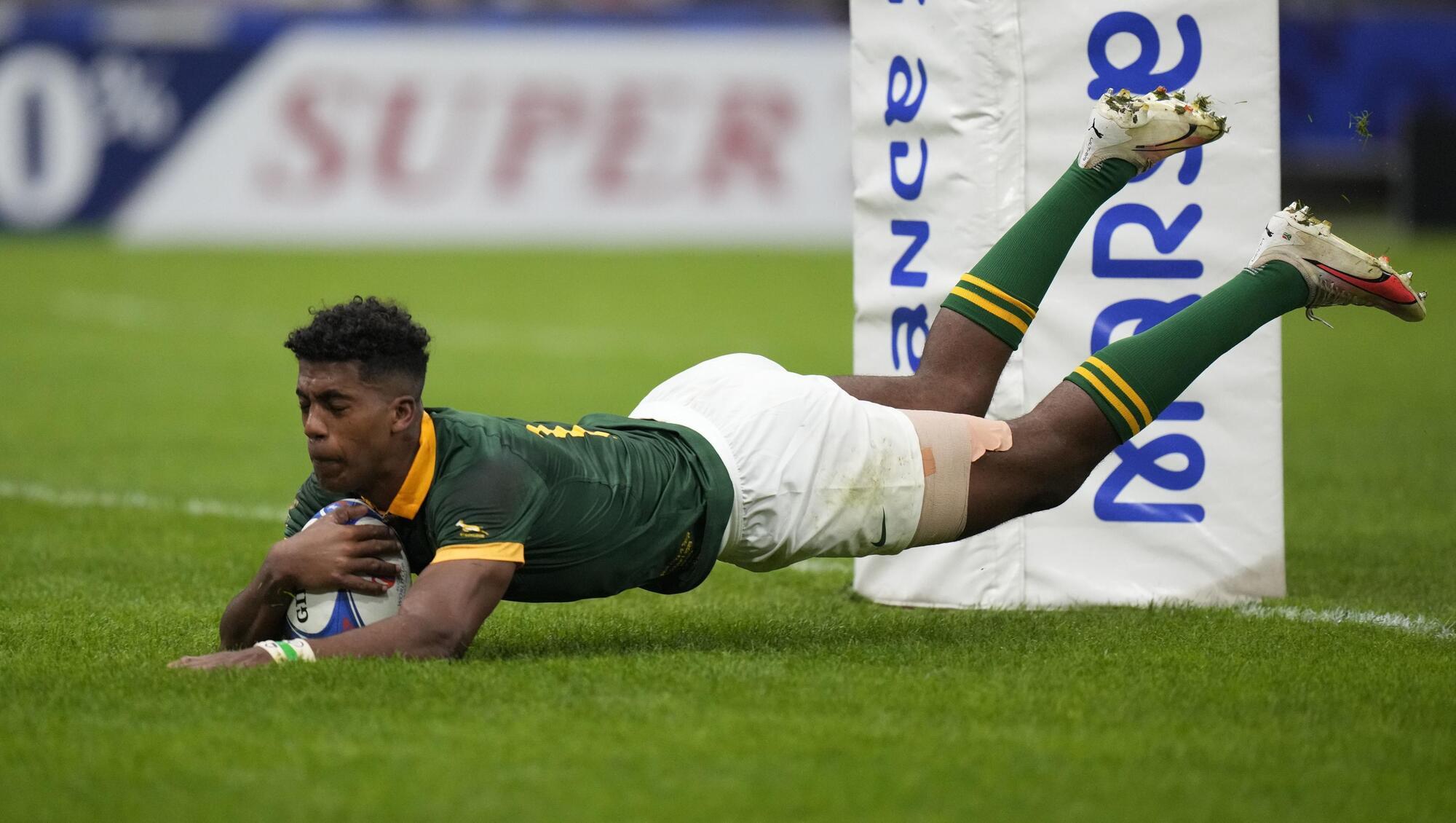 South Africa's Canan Moodie scores a try. Pic: AP Photo/Pavel Golovkin)