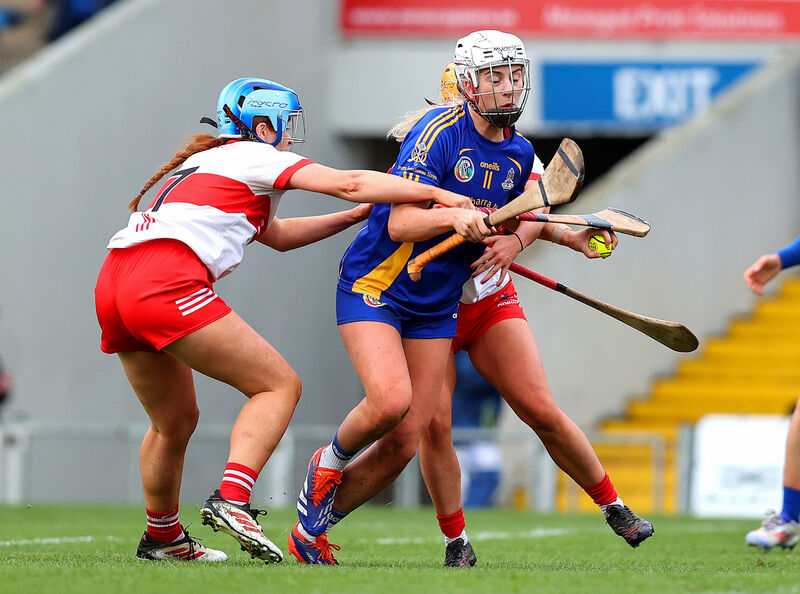 St. Finbarrs Kate Wall with De La Salle's Emma Kennedy. Pic: ©INPHO/Tom O'Hanlon. St. Finbarrs Kate Wall with De La Salle's Emma Kennedy. Pic: ©INPHO/Tom O'Hanlon.