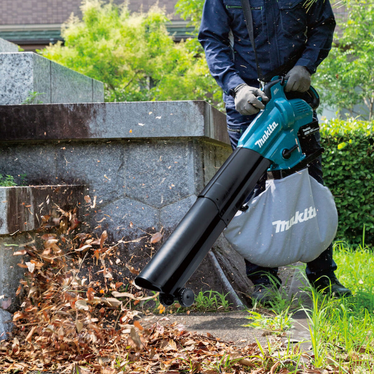 Makita blower/vacuum. DUB187RT. Air speed (velocity) 230km/h with 25l mulch bag, from €370, toolforce.ie.